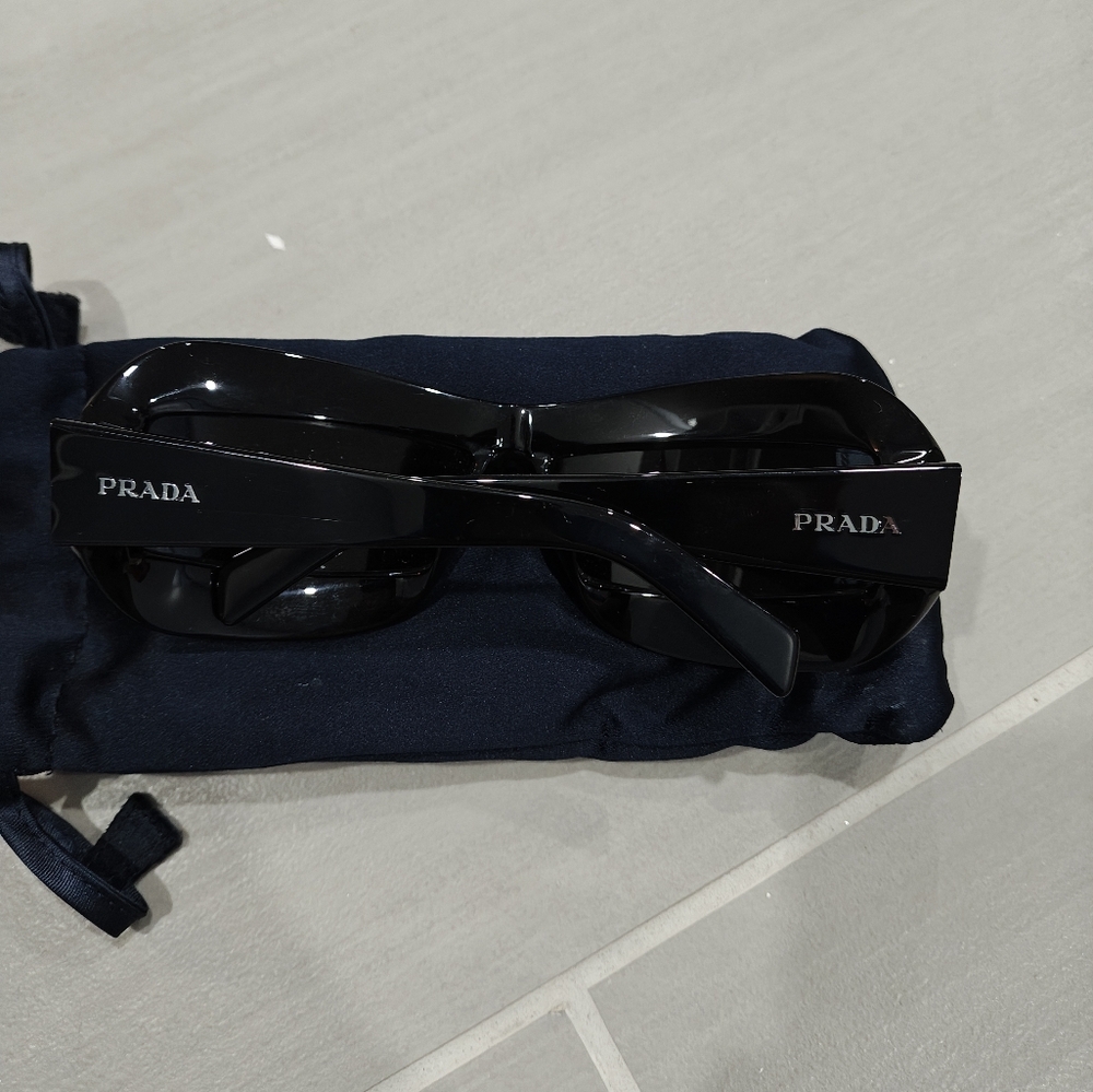 Black prada sunglasses - Picture 2 of 6